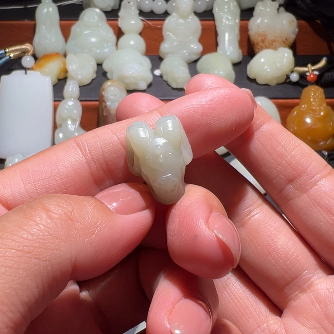 旭***康和田玉未镶嵌颈饰