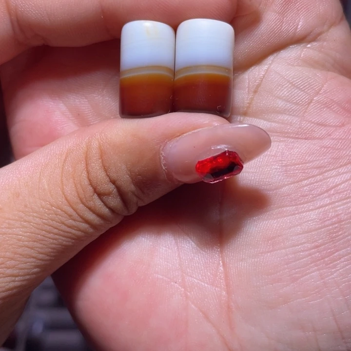 郭***八玛瑙/玉髓未镶嵌颈饰