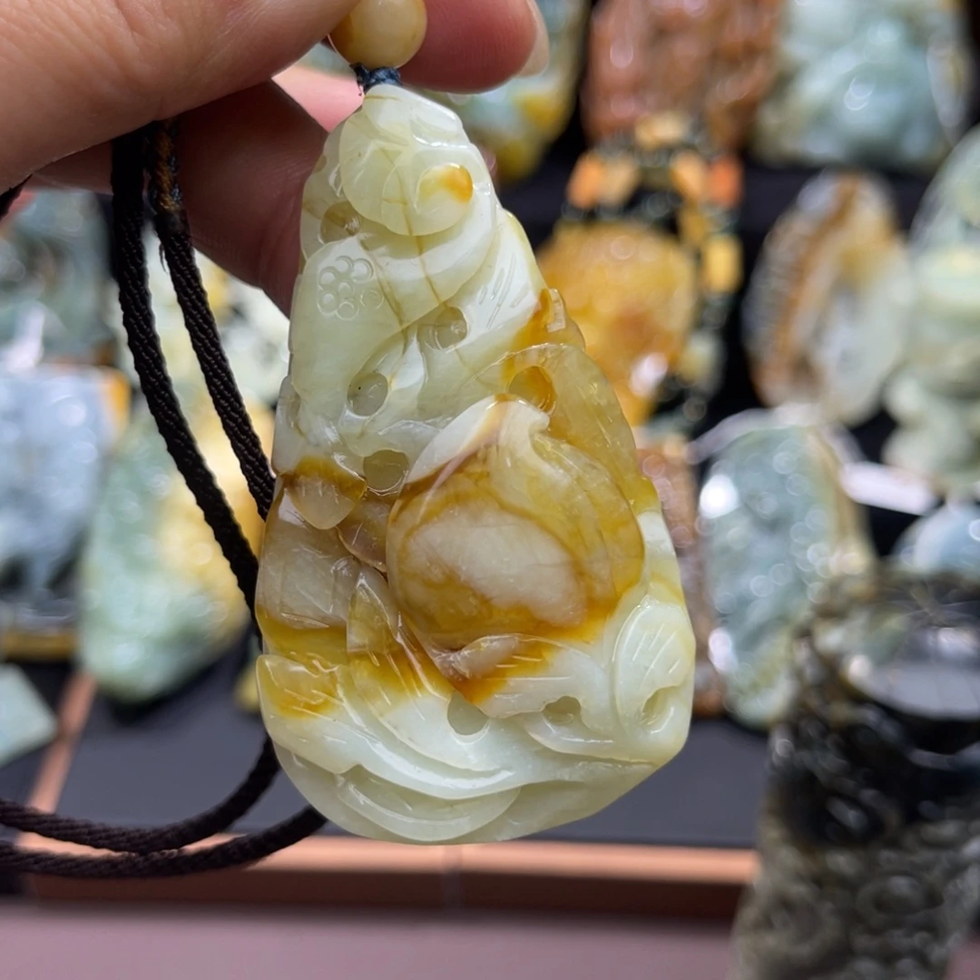 蛇纹石玉未镶嵌颈饰