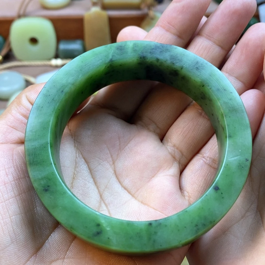 锦***馆和田玉（碧玉）手镯未镶嵌