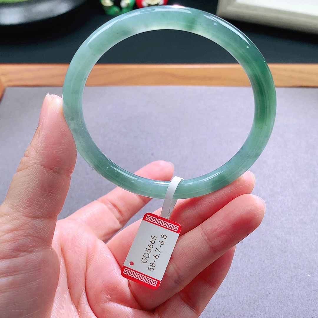 翡翠手镯未镶嵌天然翡翠手镯