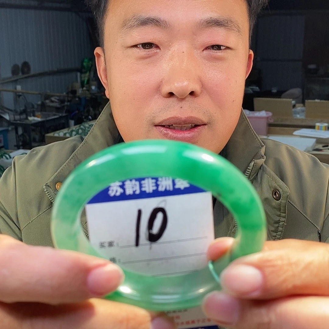 石英质玉（非洲翠）未镶嵌手镯