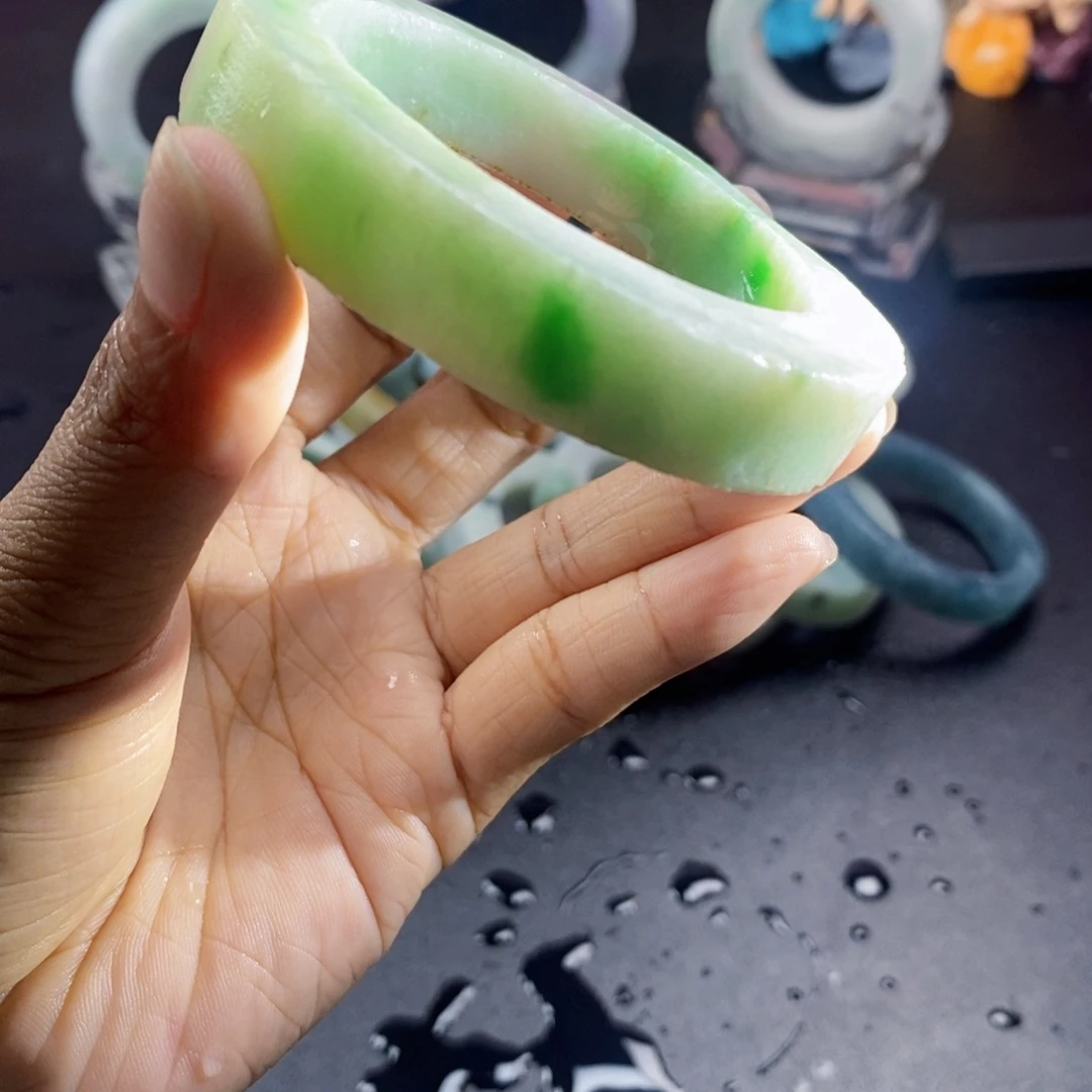 未镶嵌翡翠手镯定制翡翠