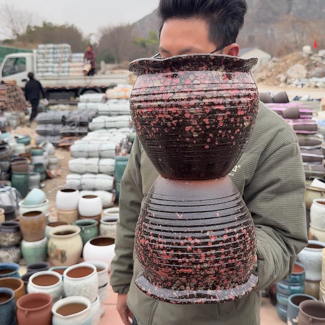 紫砂花盆口20高18（两个红色花边口