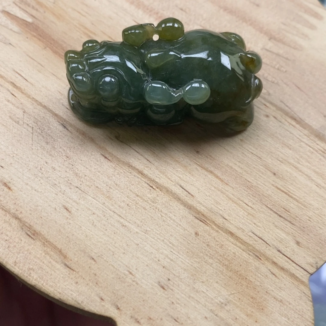 翡翠未镶嵌颈饰多人如意貔貅吊坠