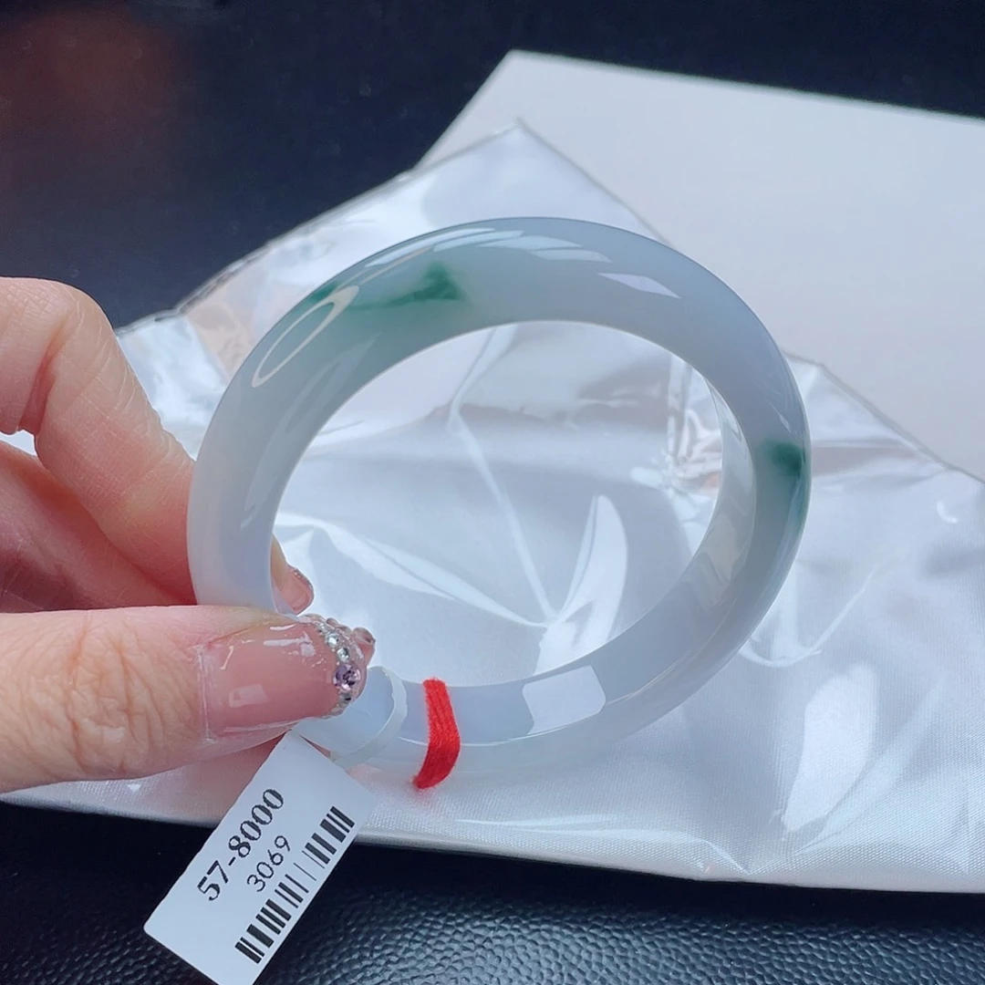 翡翠手镯未镶嵌翡翠