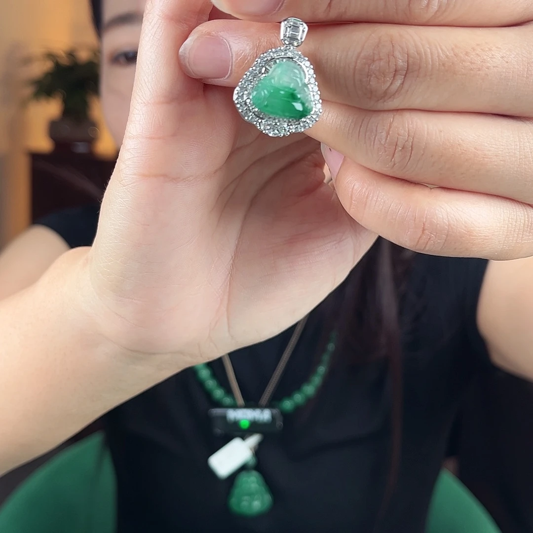 石英质玉（非洲翠）未镶嵌颈饰佛公吊坠