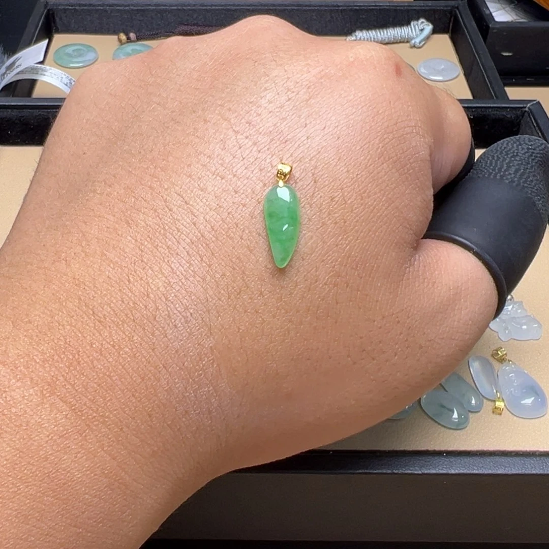 翡翠18K金镶嵌颈饰福瓜