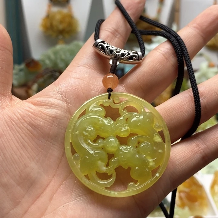 蛇纹石玉未镶嵌颈饰