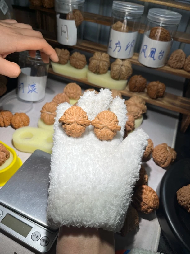 43.5白狮子文玩核桃