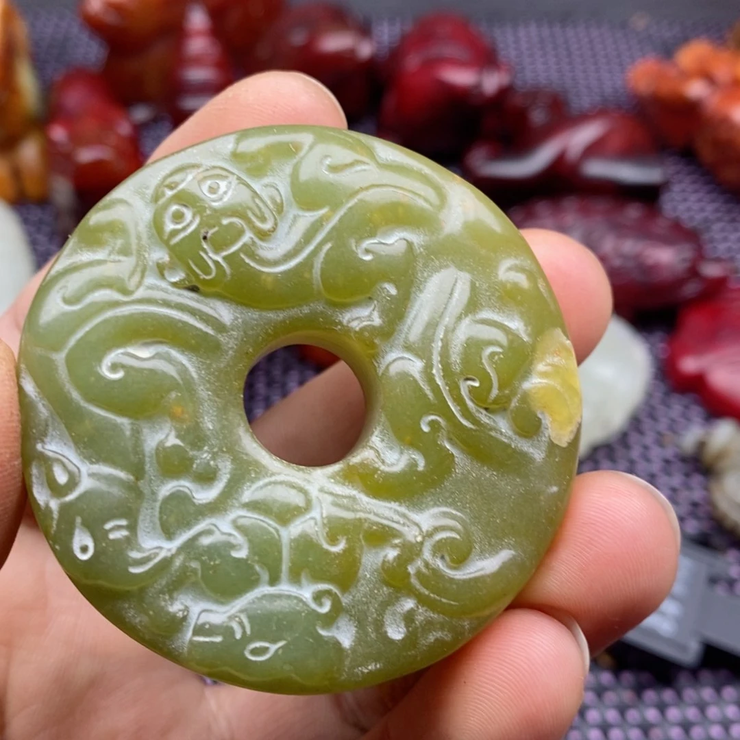 蛇纹石玉颈饰未镶嵌