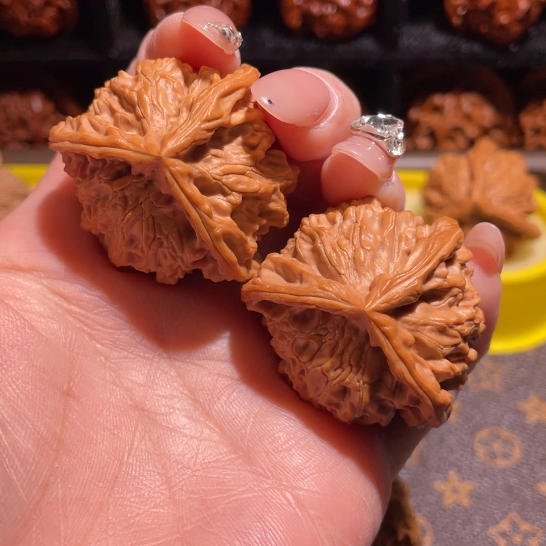 逆****文玩核桃吊坠三棱