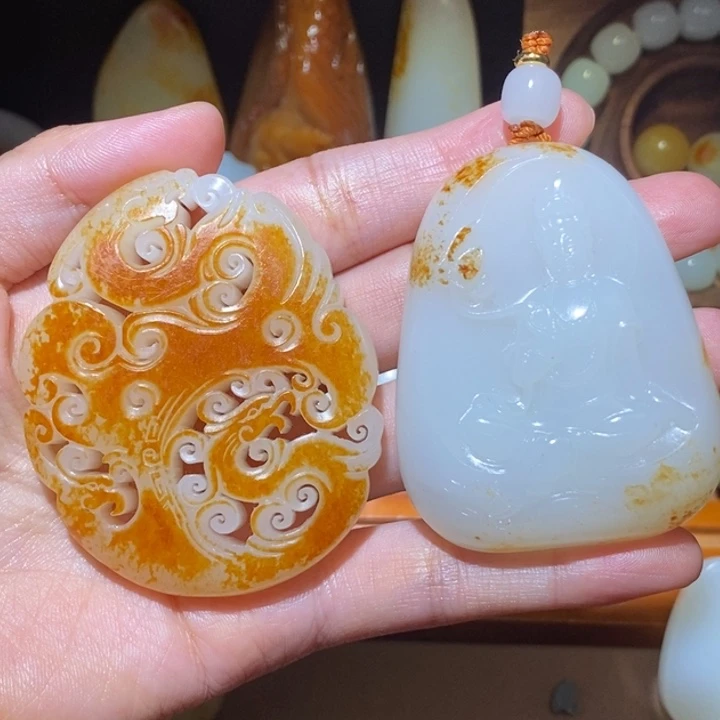 豹***子和田玉未镶嵌颈饰