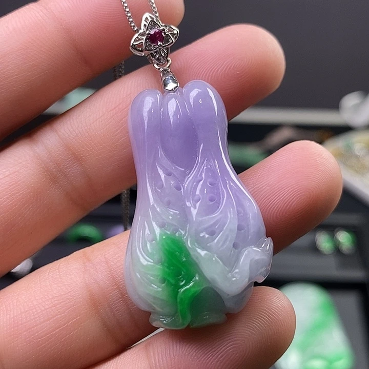 翡翠未镶嵌吊坠(赠链)