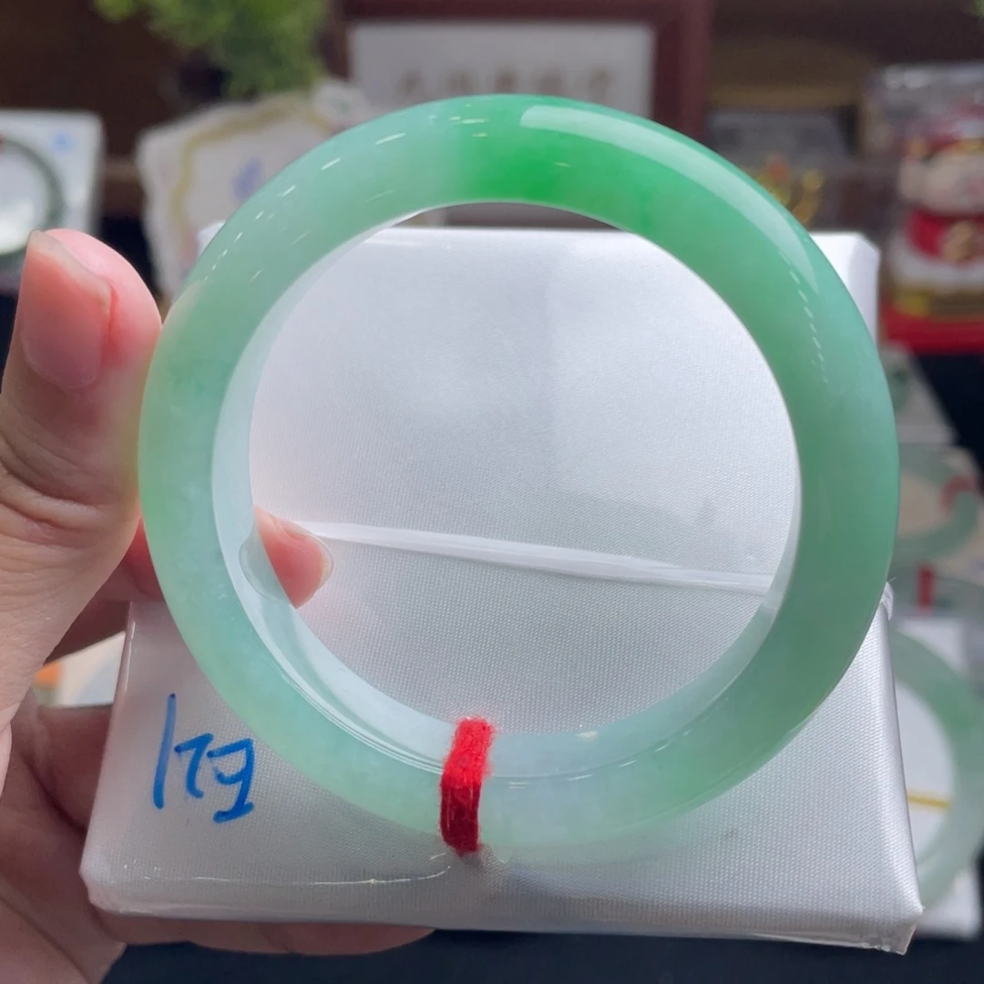 翡翠手镯未镶嵌51.1甜阳绿