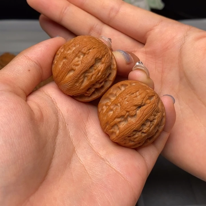 文玩核桃把件红狮子