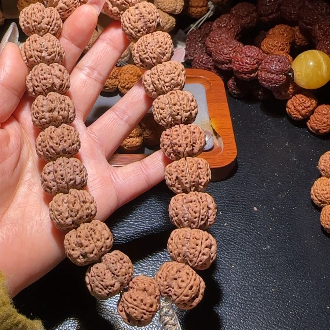 金刚菩提吊坠22梁梅花手持定制