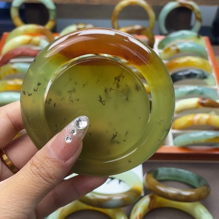 蛇纹石玉未镶嵌手镯每****咪