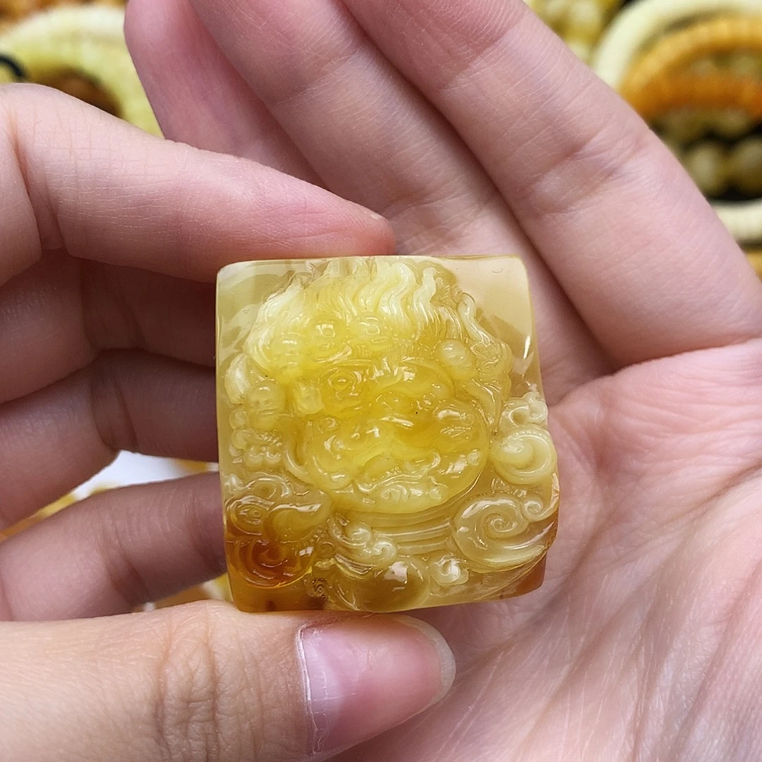 蜜蜡未镶嵌珠宝奇石