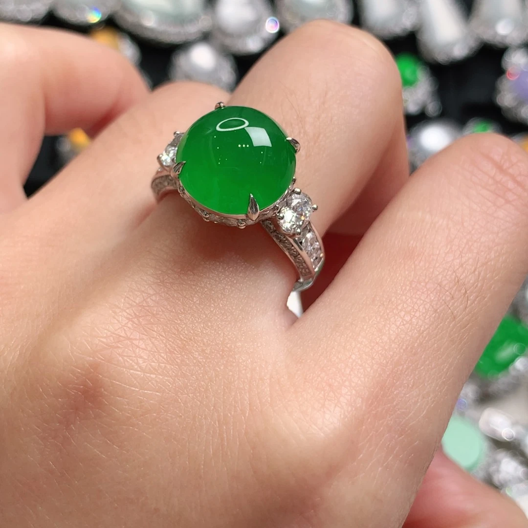 颈饰18K金镶嵌翡翠戒指