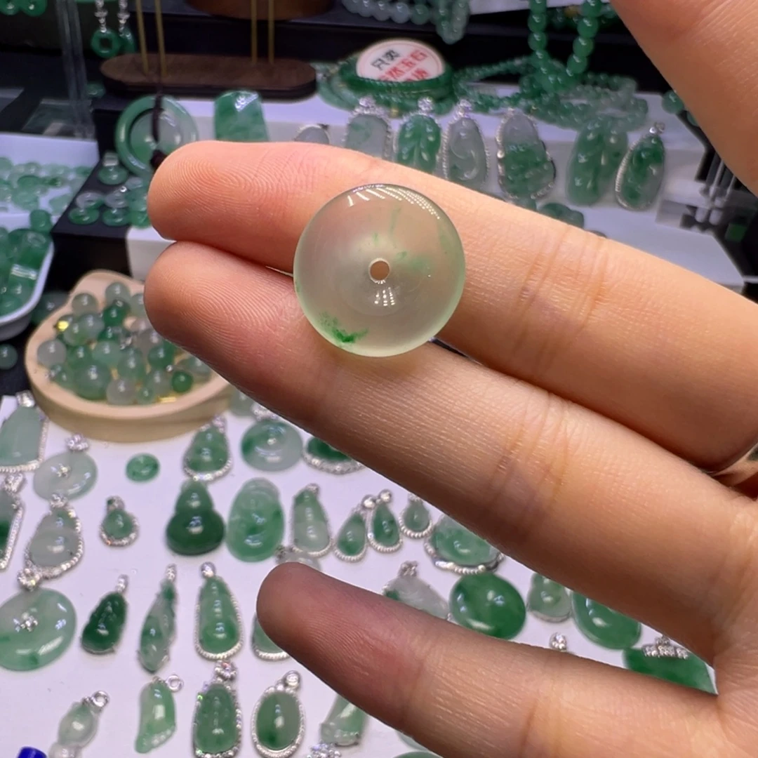 石英质玉（非洲翠）未镶嵌颈饰