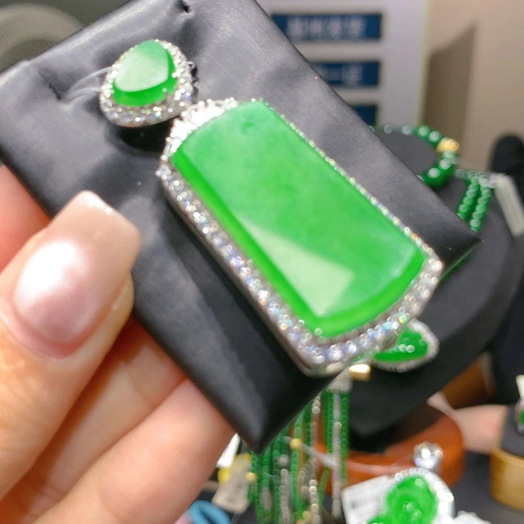 【闪购商品】颈饰银S925镶嵌翡翠6柒姐