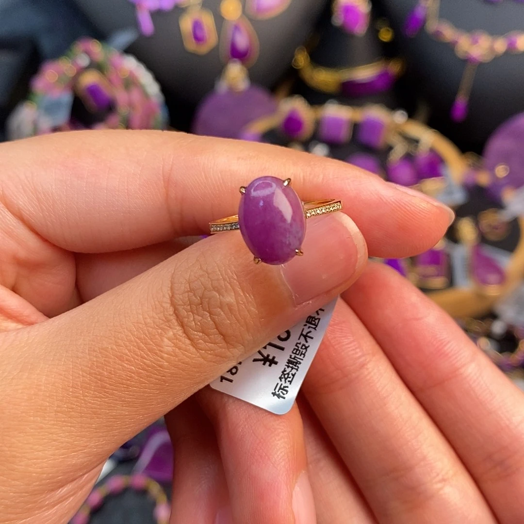 18K金镶嵌苏纪石（舒俱来）戒指