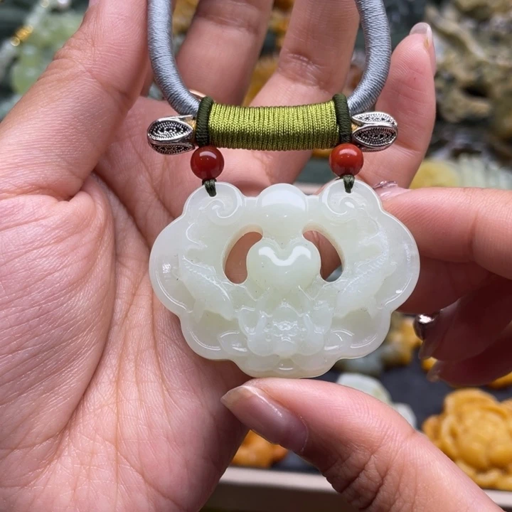 蛇纹石玉未镶嵌吊坠