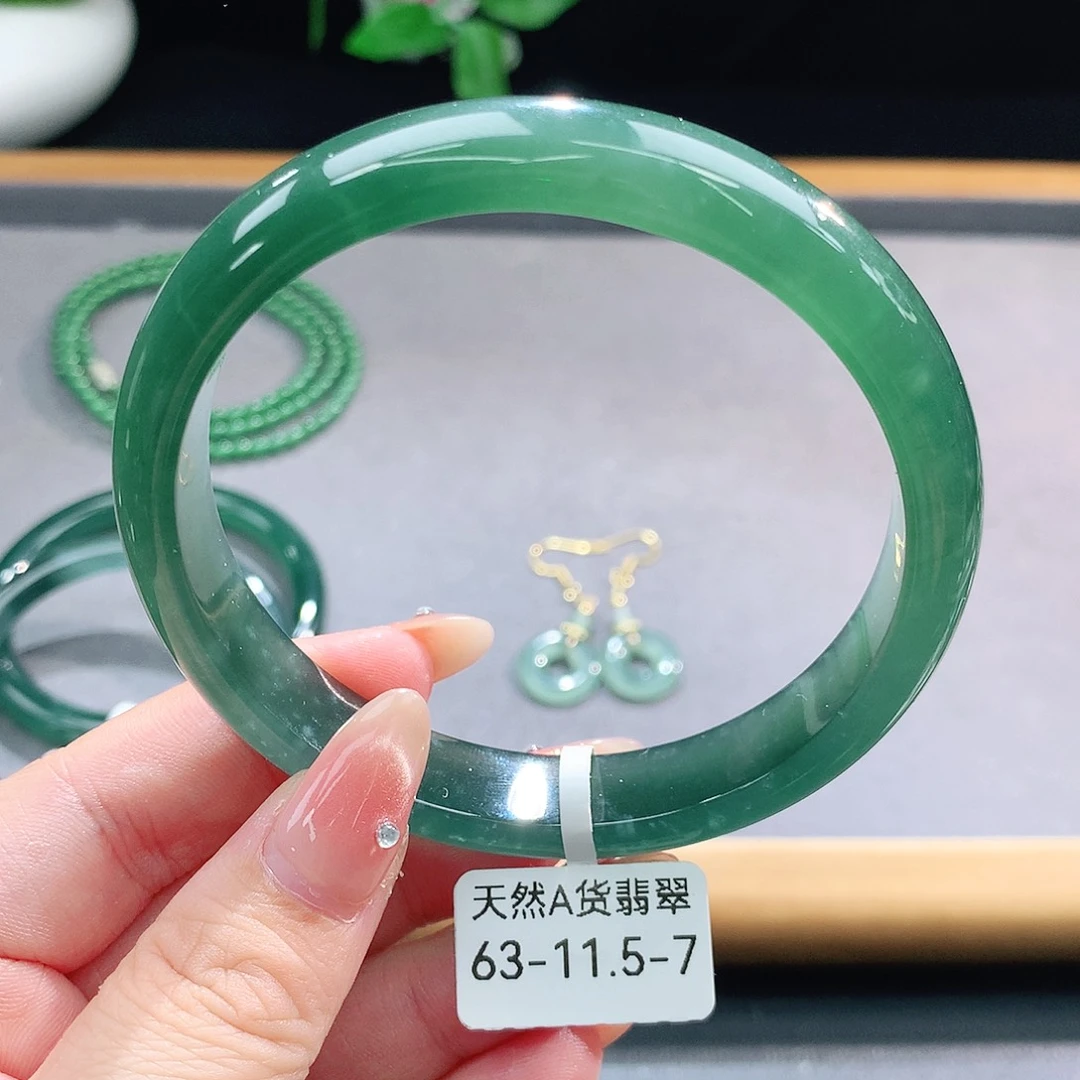 未镶嵌手镯（圆镯）翡翠