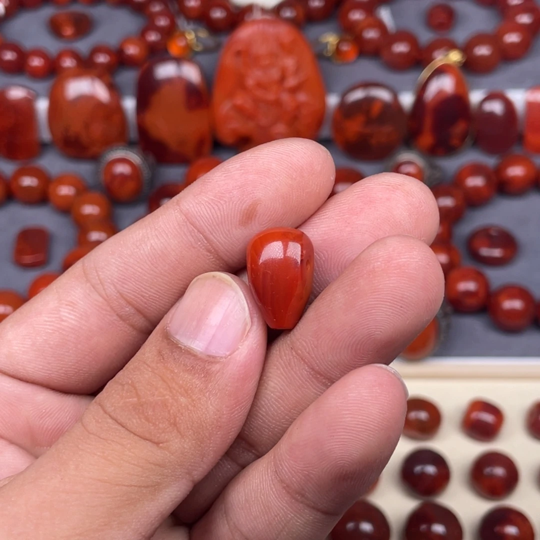 佟***佟南红玛瑙未镶嵌原矿瓦西南红三通