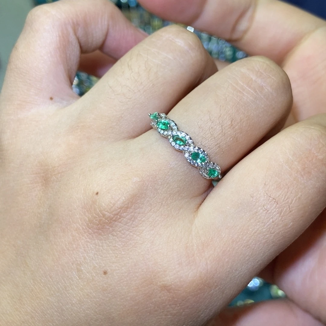 银S925镶嵌戒指祖母绿