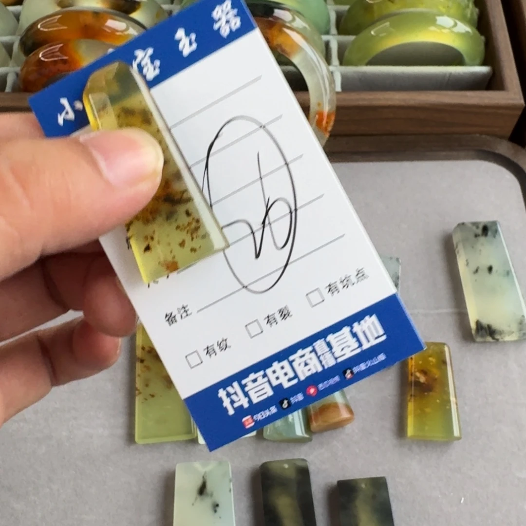 妩***山蛇纹石玉未镶嵌手镯