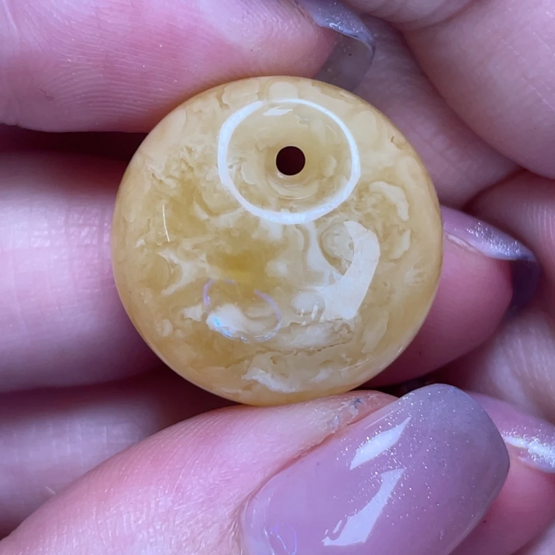 未镶嵌琥珀裸石微瑕311