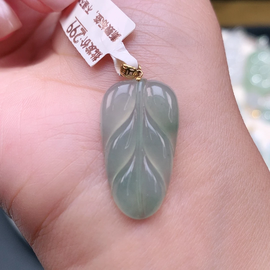 颈饰18K金镶嵌翡翠叶子