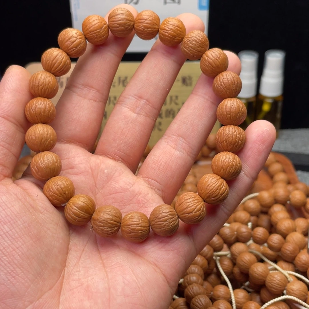 猴头核桃吊坠凤羽