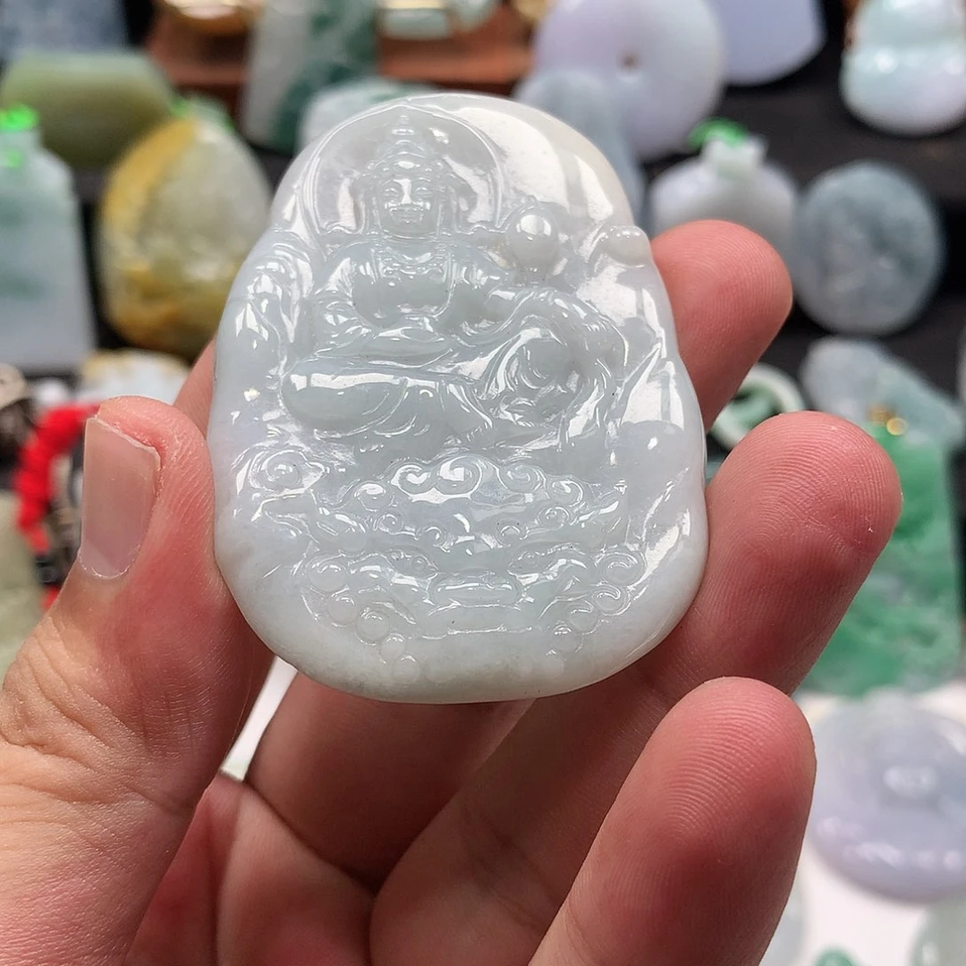 翡翠未镶嵌颈饰观音