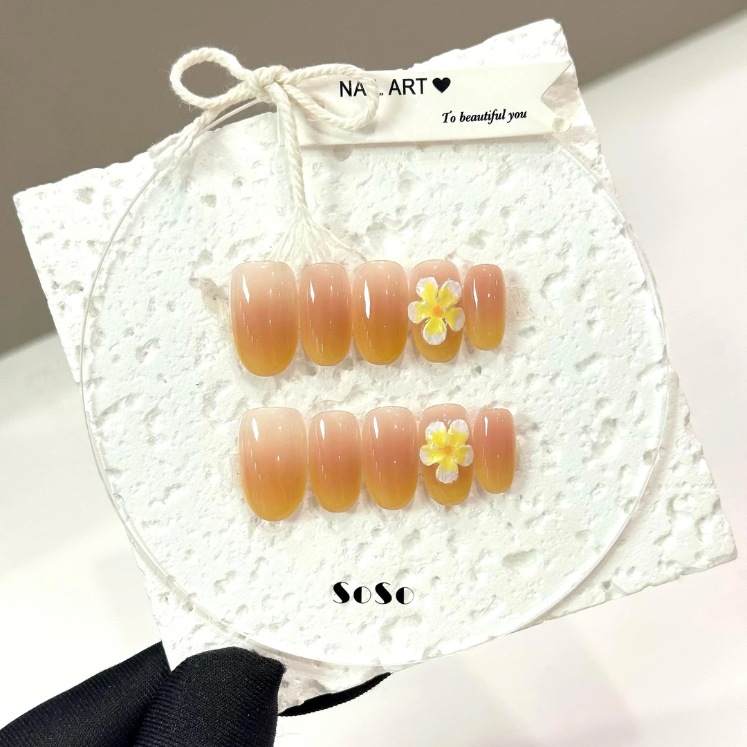 Nice SoSo【鸡蛋花】纯手工穿戴甲纯欲手绘腮红渐变冰透简约小众