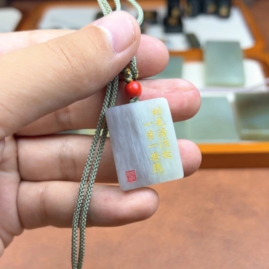 颈饰未镶嵌和田玉（糖玉）