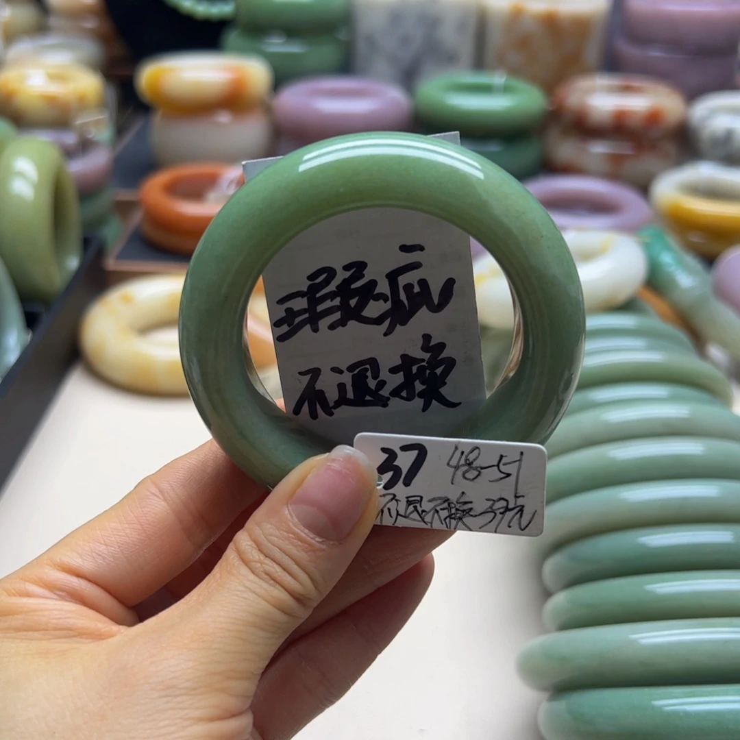 未镶嵌手镯石英岩玉
