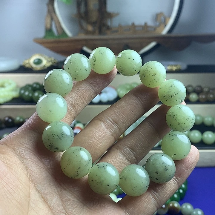 禾***木和田玉未镶嵌手串