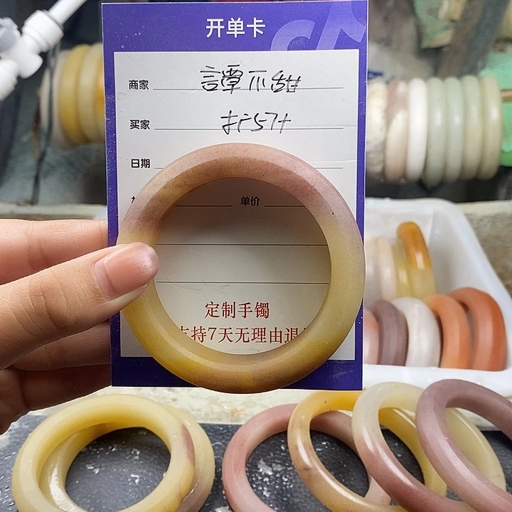 譚***甜石英质玉（金丝玉）手镯未镶嵌定制手镯