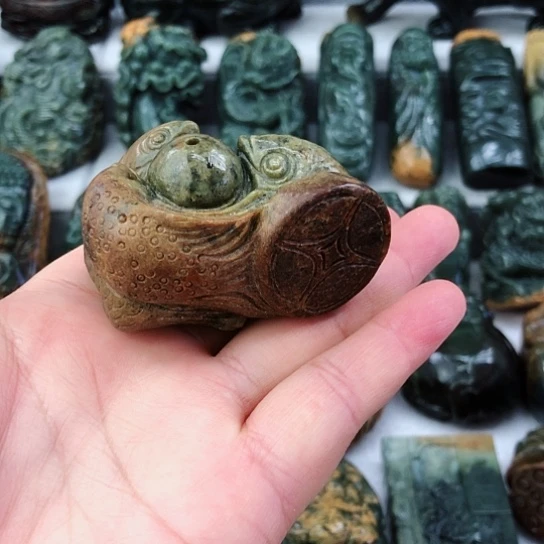 岫岩河磨玉（透闪石质玉）未镶嵌把件