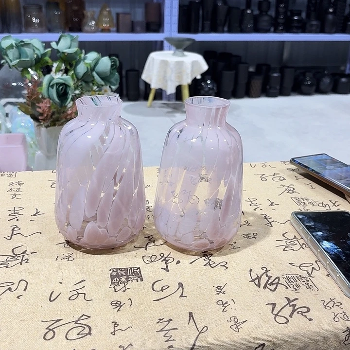 高度16厘米的琉璃彩点花瓶