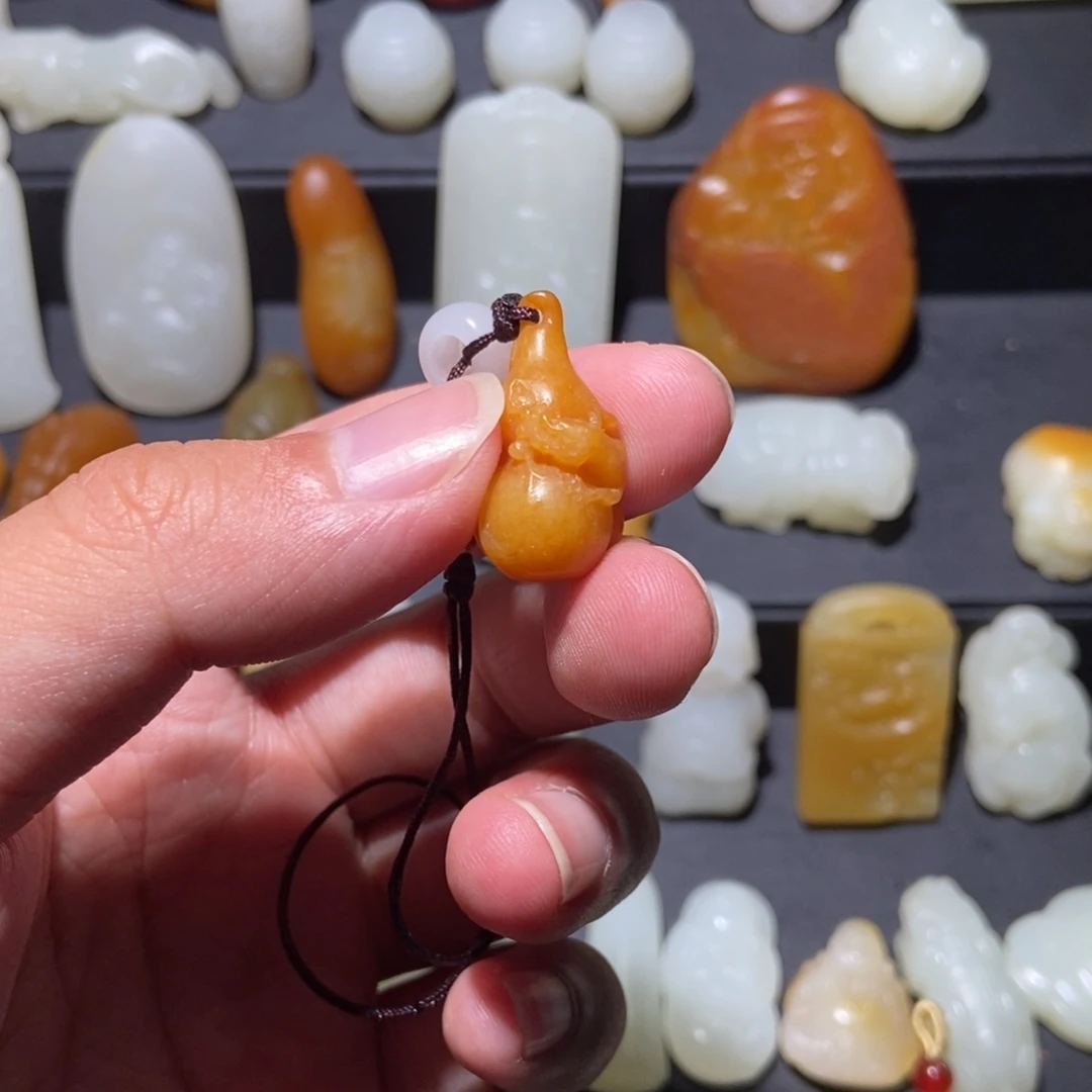 花***发和田玉未镶嵌颈饰