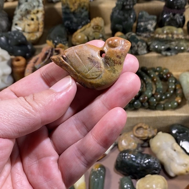 未镶嵌透闪石质玉挂件