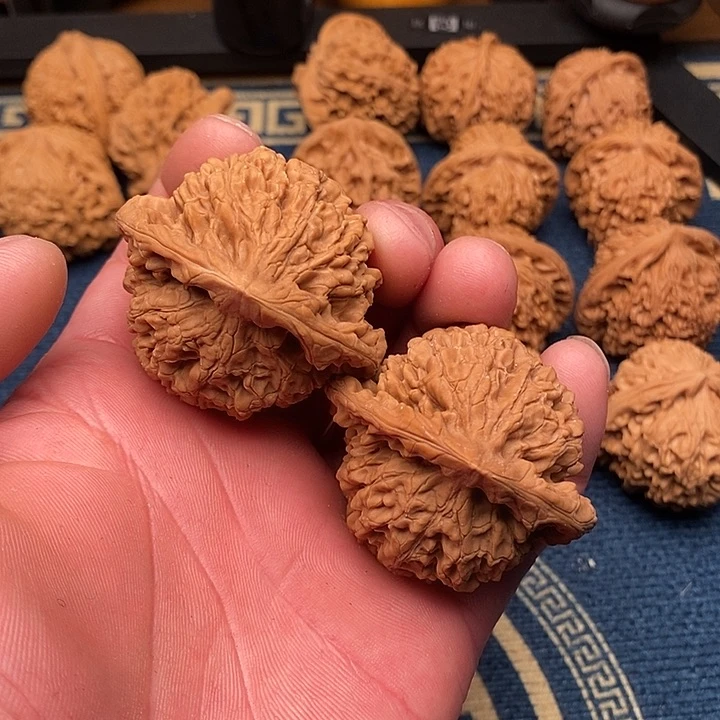 文玩核桃吊坠白**?官帽