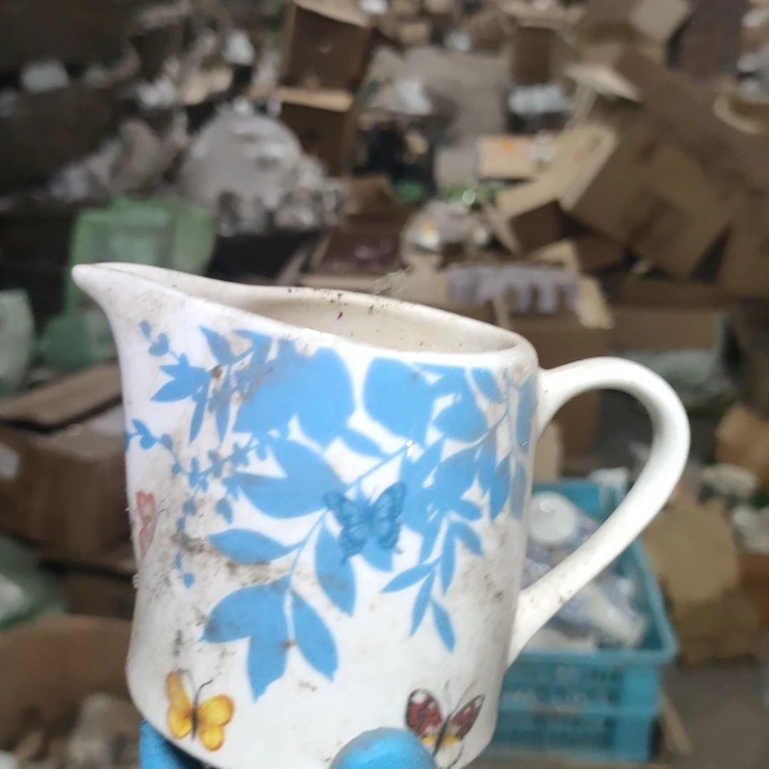 摆件盘子碗茶壶啥都有