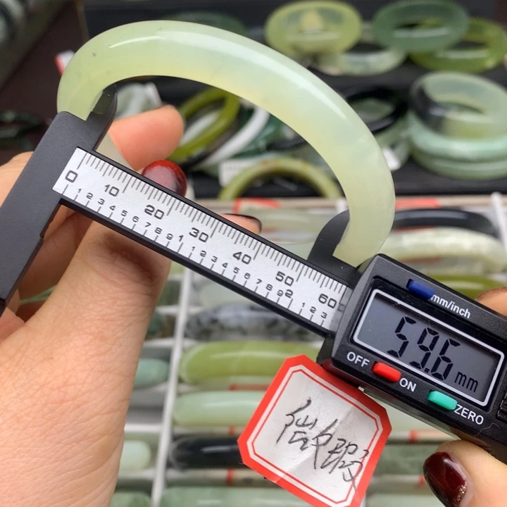 蛇纹石玉未镶嵌手镯965