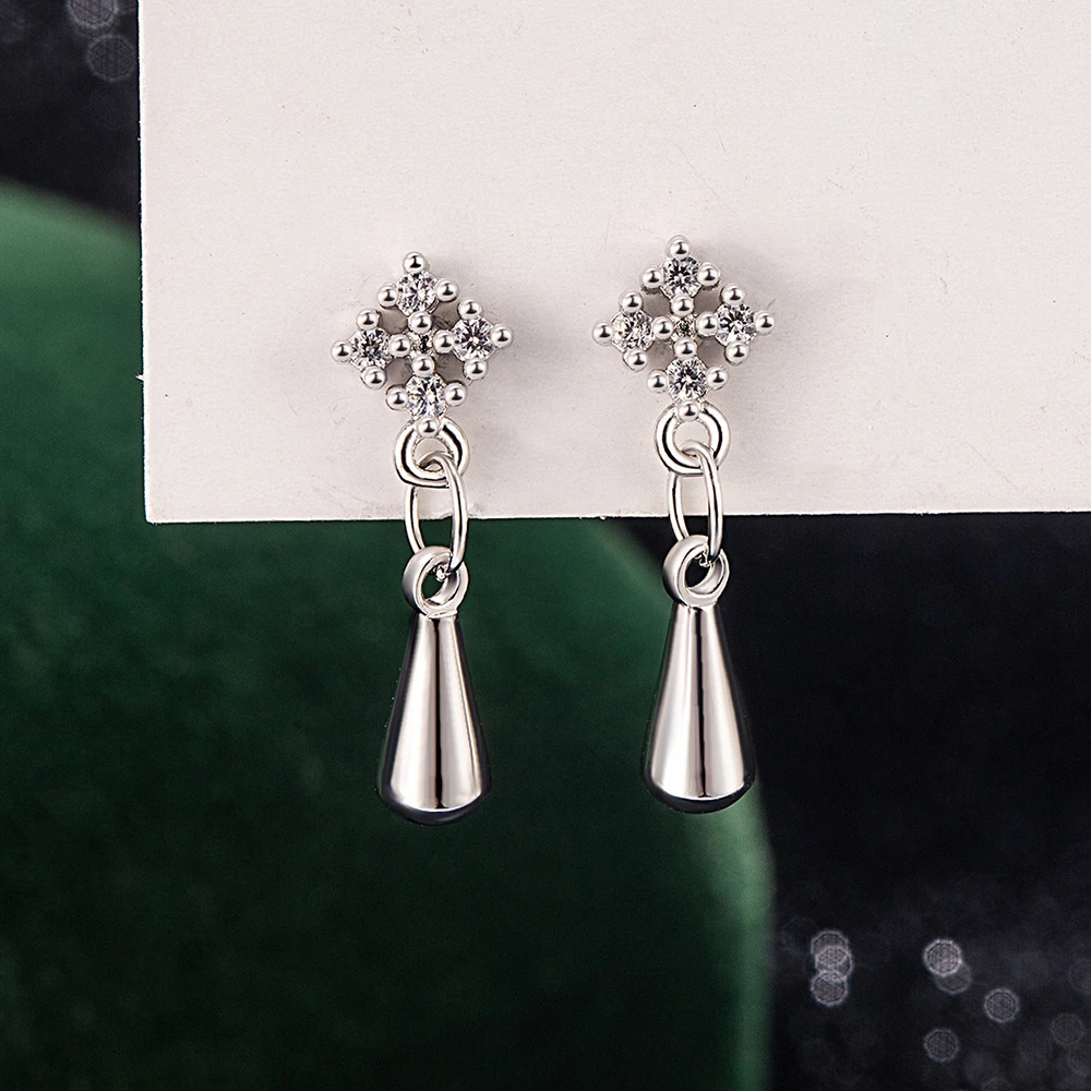 简约森系四叶草水滴耳钉女迷你精致小清新幸运草ins饰品百搭小众