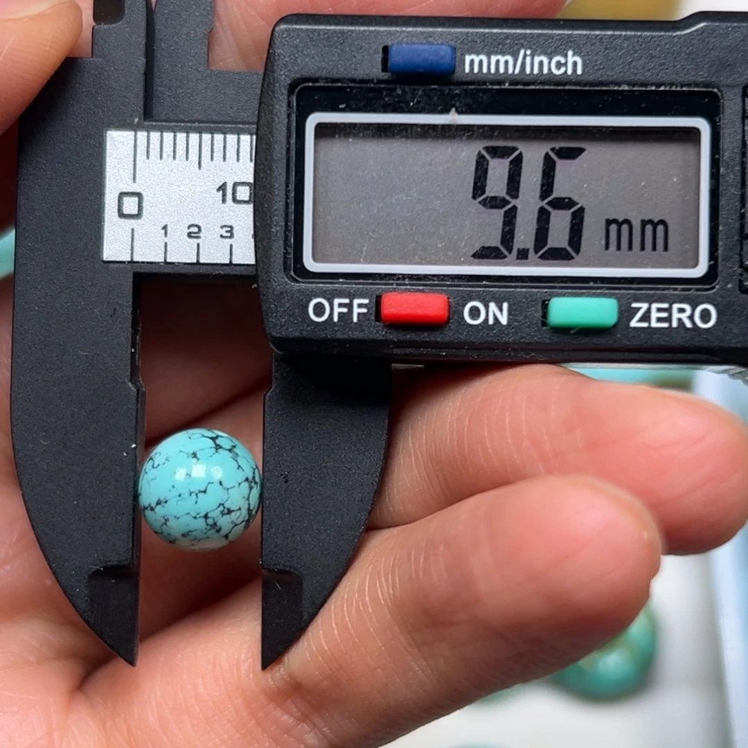 白***钰绿松石未镶嵌珠宝奇石